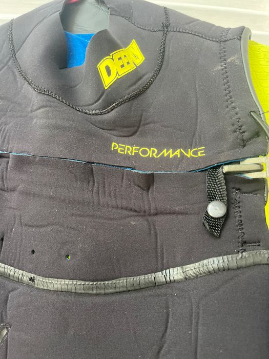 Fato de surf médio pouco uso