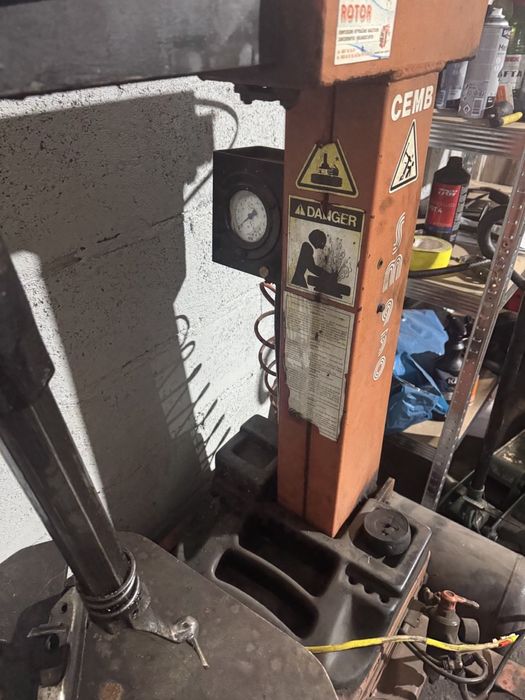 Montazownica do opon CEMB 5M930