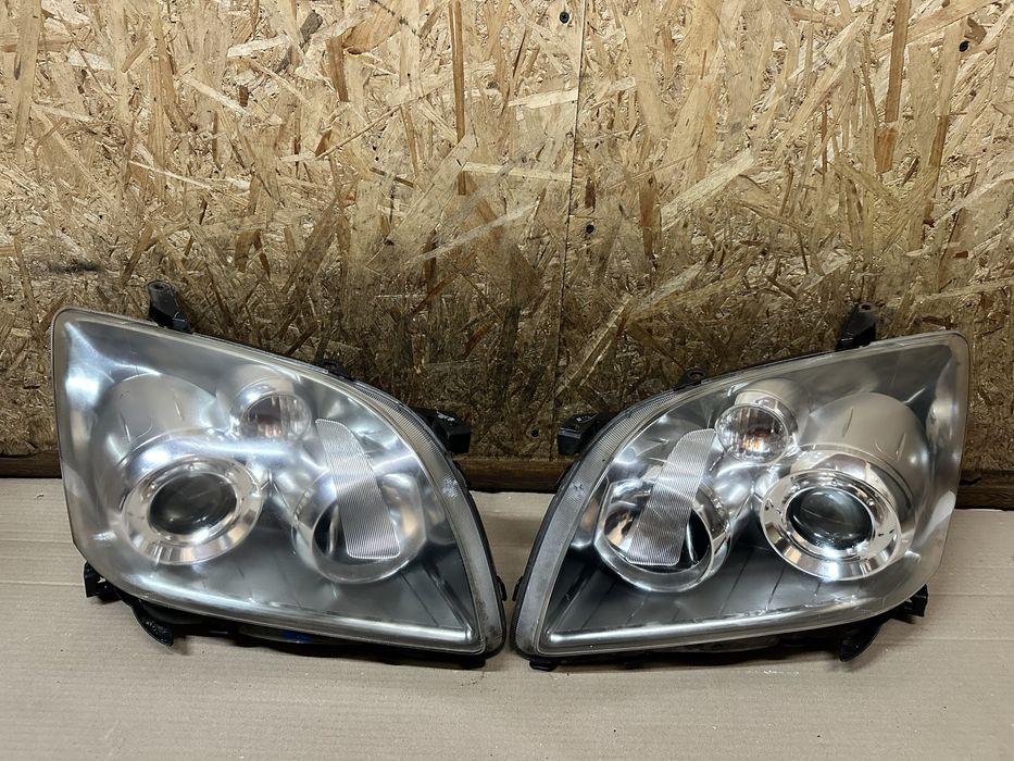 Передні фари Toyota Avensis II Тойота Авенсіс 2 2006-2008 рестайл