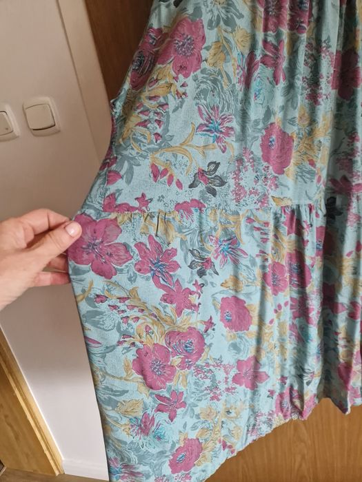 Zwiewna sukienka plus size na lato maxi