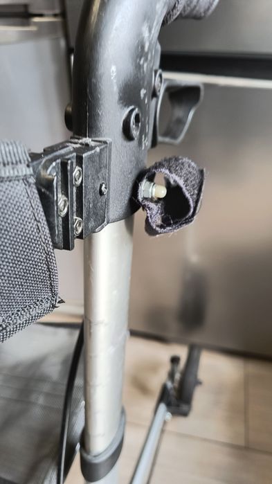 Chodzik YOLA firmy Timago,aluminiowy składany.