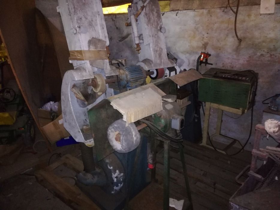 Várias máquinas de calçado