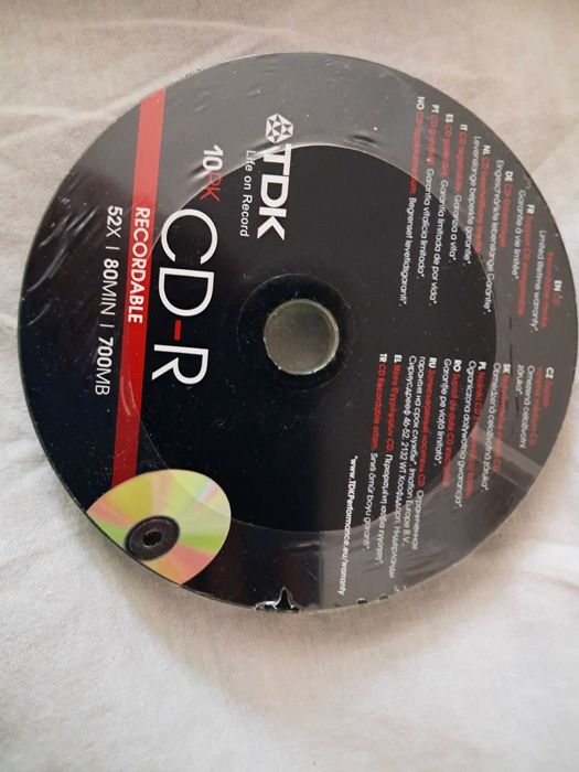 дискети 3,5 нові, СД диски, підставка все на фото -за всю купу 600 грн