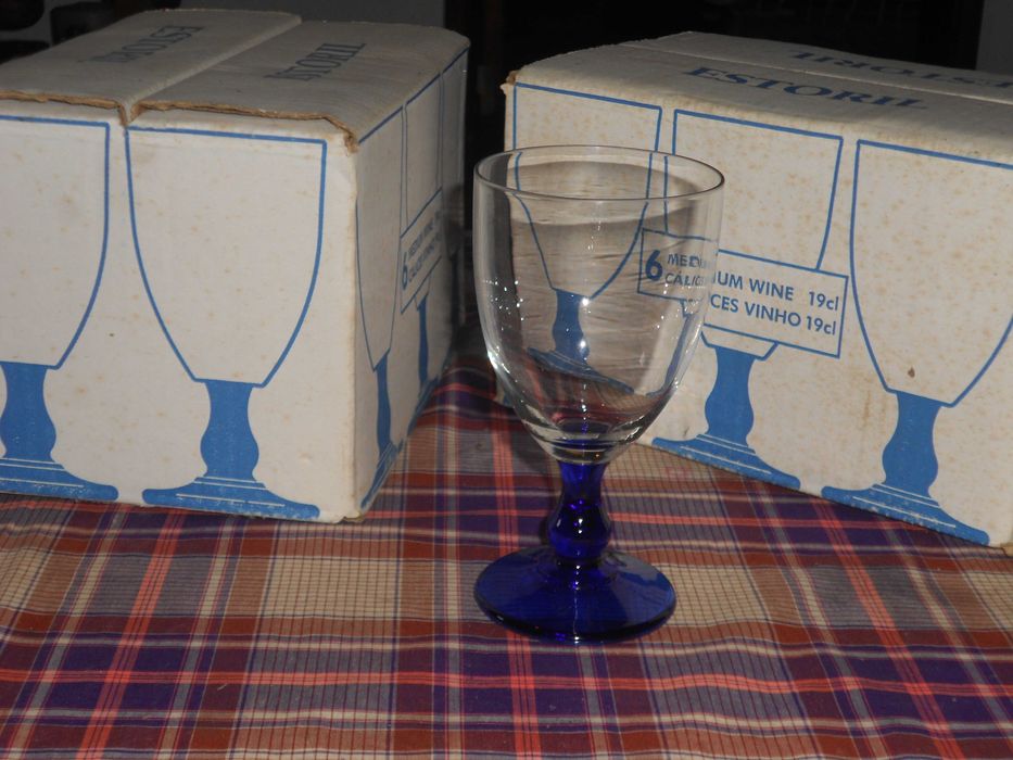 Conjunto 12 copos vinho antigos pé azul Novos