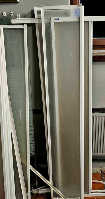 Boki do kabin prysznicowych