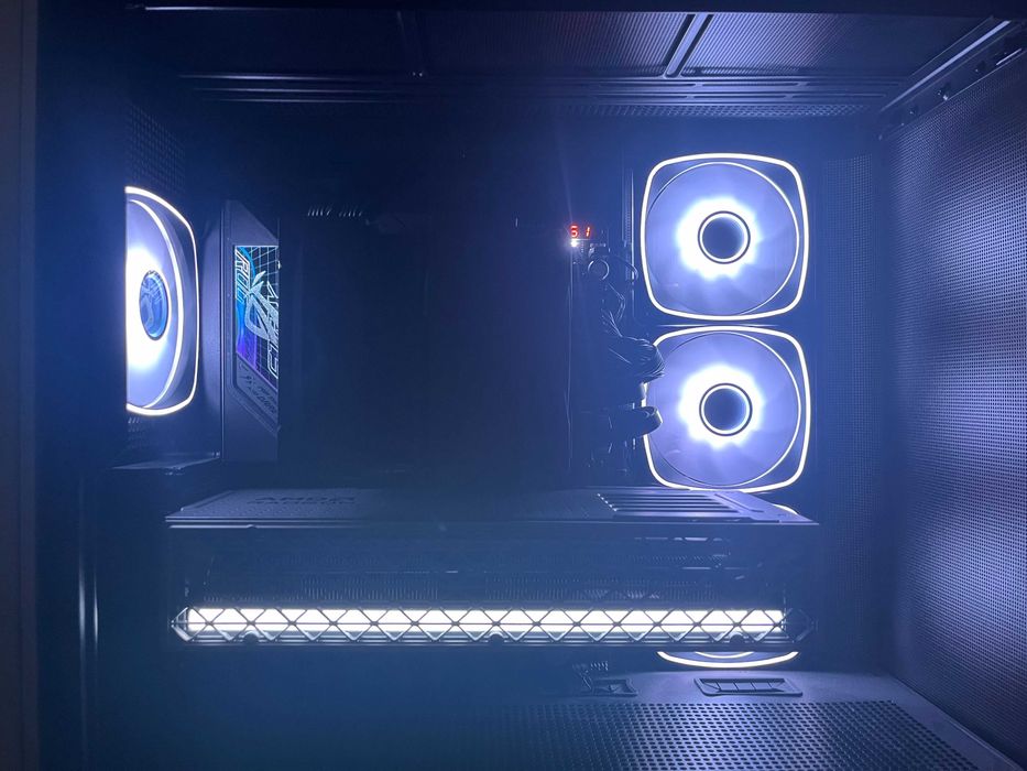 Komputer Gamingowy | ryzen 9 7950x3d | rx 9070 xt nitro + | 32GB CL36 5600Mhz ram | 1.5 Tb ssd | argb |