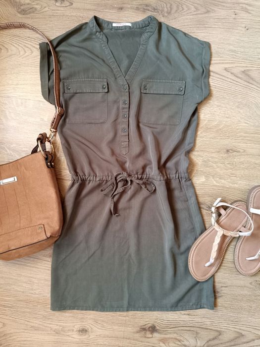 Oliwkowa sukienka rozkloszowana na lato wiązana w pasie 36 S