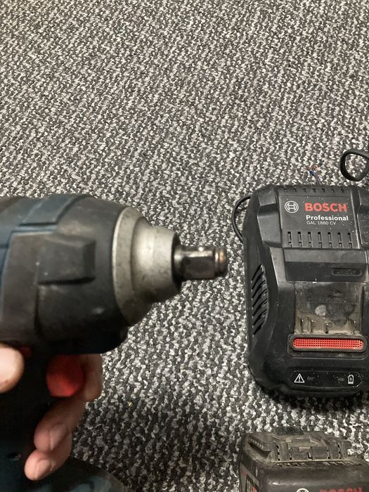 Bosch акумуляторний гайковерт