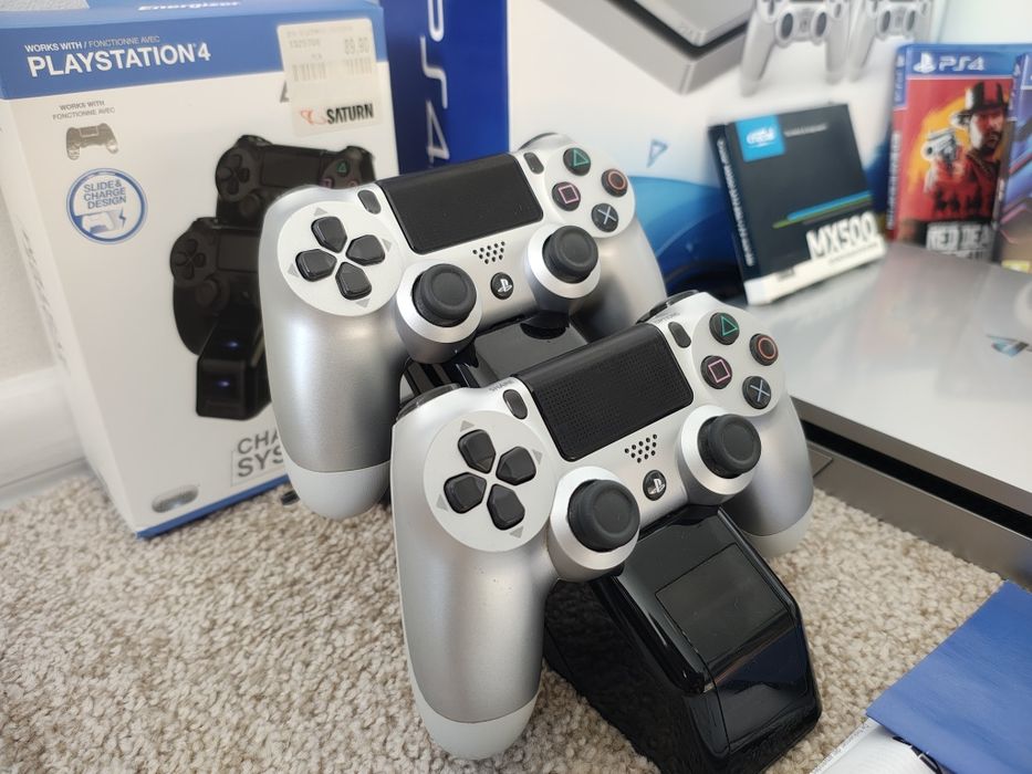 Konsola PS4 Slim srebrna, dysk SSD 1tb, 2 pady, 3 gry + ładowarka Energizer