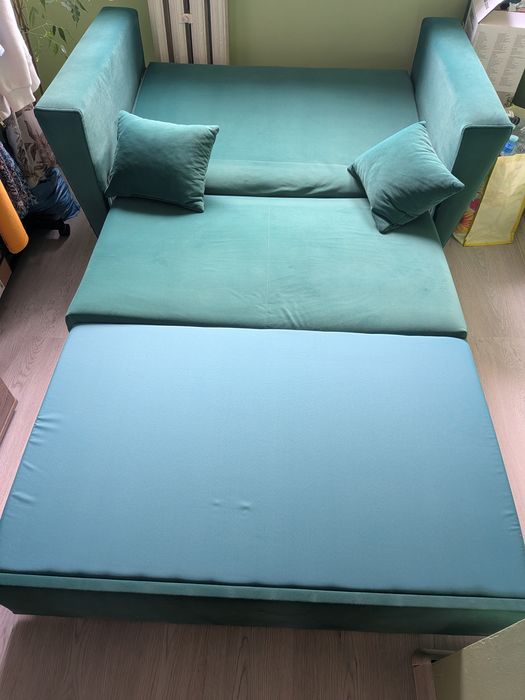 Sofa dwuosobowa z funkcja spania Polecam.