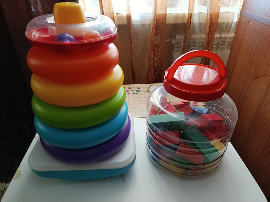 Розвивальні іграшки