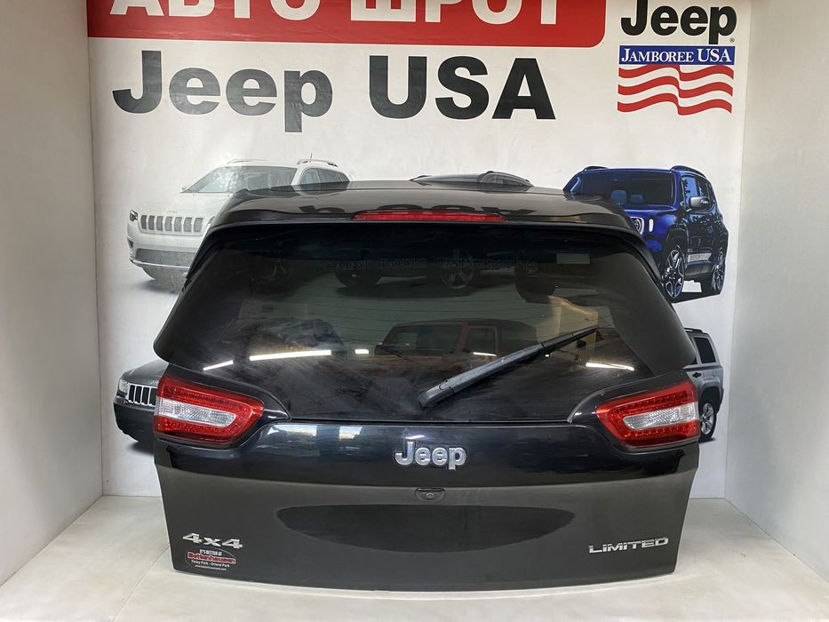 Кришка багажника Jeep Cherokee KL 2016р кузовні деталі
