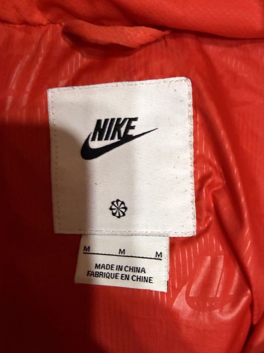 Продаю  пухову куртку від  Nike