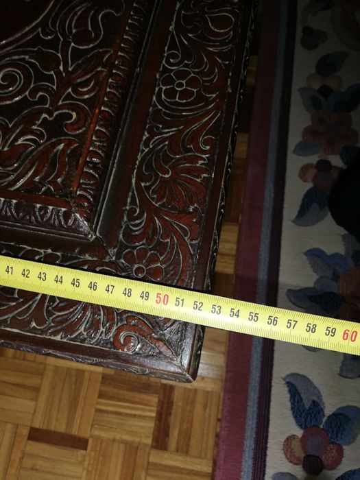 Baú em madeira maciça