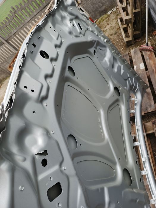 Mercedes w211 maska 775 srebrna