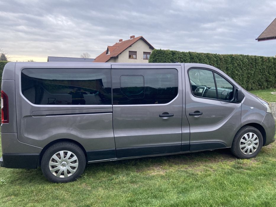 Renault Trafic 9 Long, uszkodzony silnik