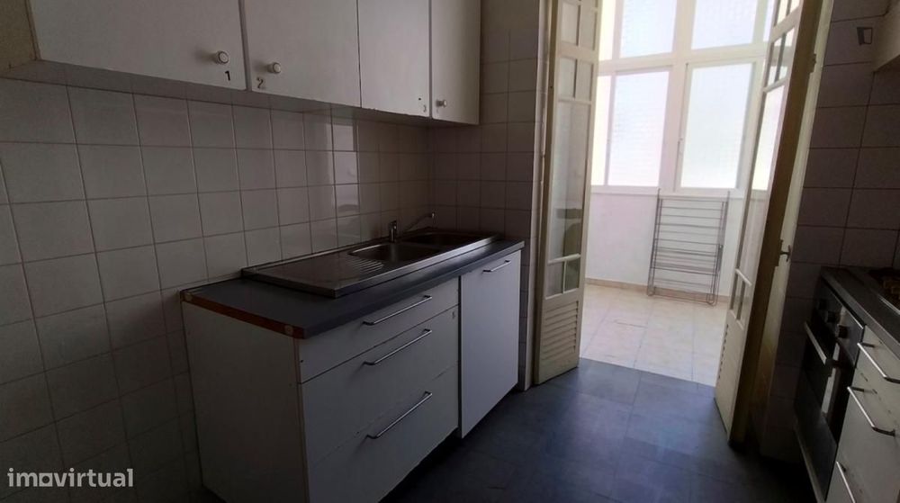 Quarto - localizado em Picoas Lisbon