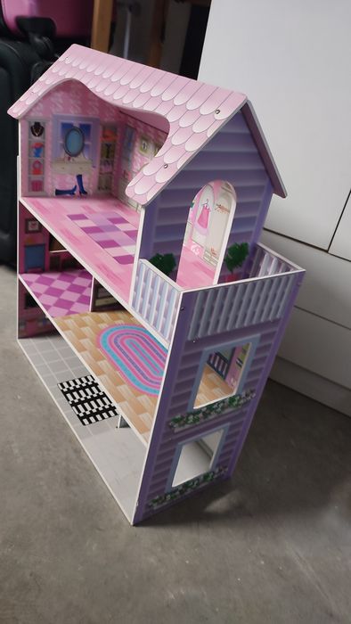 Casa miniatura de madeira