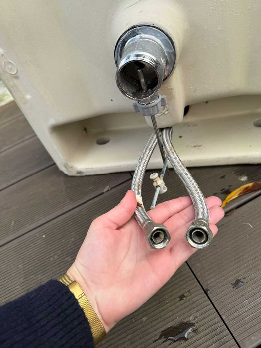 Lavatórios verdes como novos com torneiras Sanidusa- junto ou separado