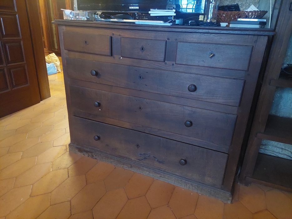 Cómoda rústica em madeira maciça