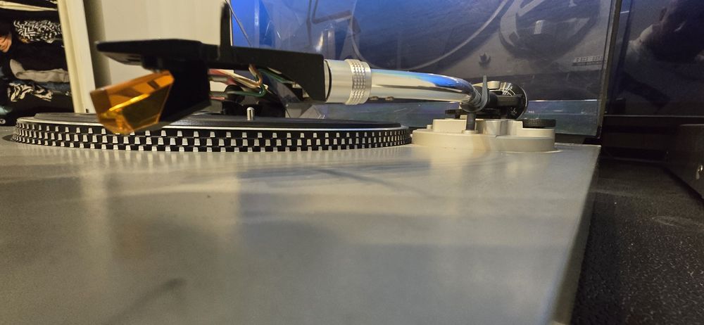 Gramofon Technics SL-D202 –