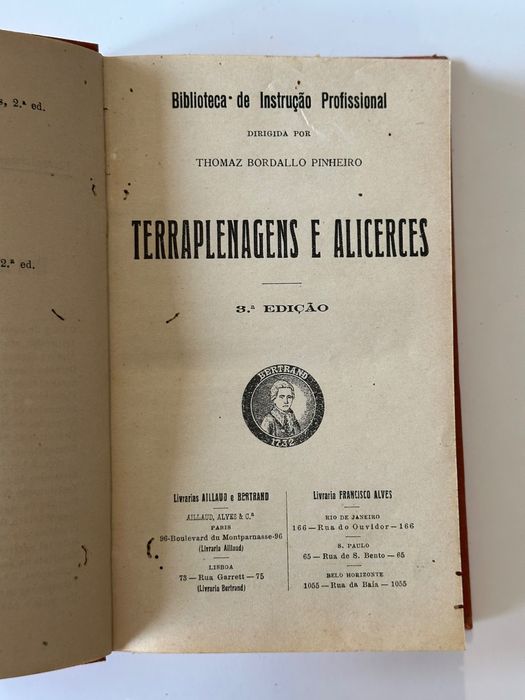 Biblioteca de Instrução Profissional: Terraplenagens e alicerces