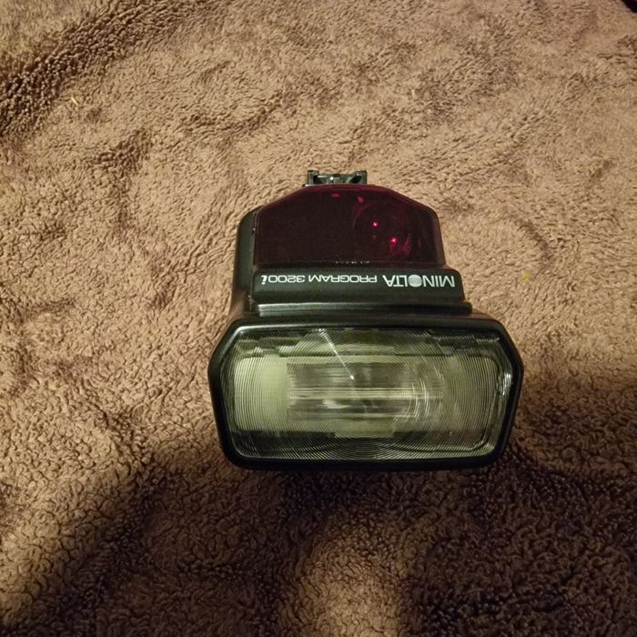Minolta Dynax 404si + obiektyw+lampa