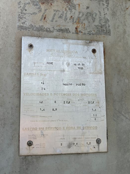 Grua Auto-montante Irmãos Tavares 2T
