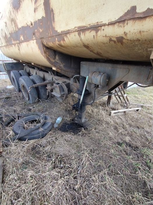 Напівпричіп ЧМЗАП 5524 Бочка Цистерна