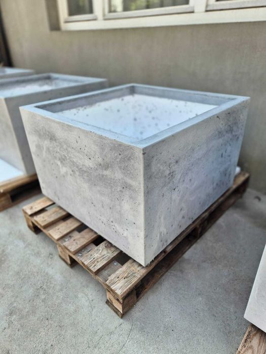 Betonowa donica ogrodowa LITY BETON 80x80x50 SZARA ocieplona PRODUCENT