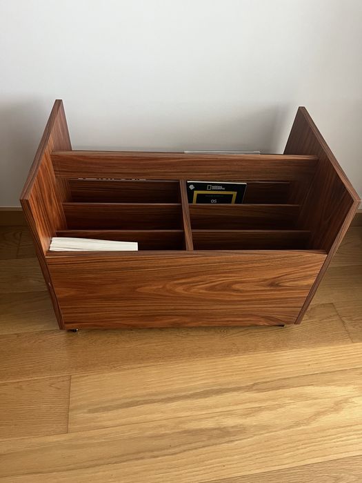 Porta-revistas em madeira