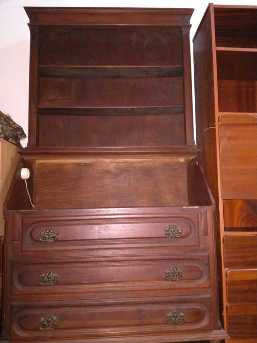 Estante com 3 gavetas