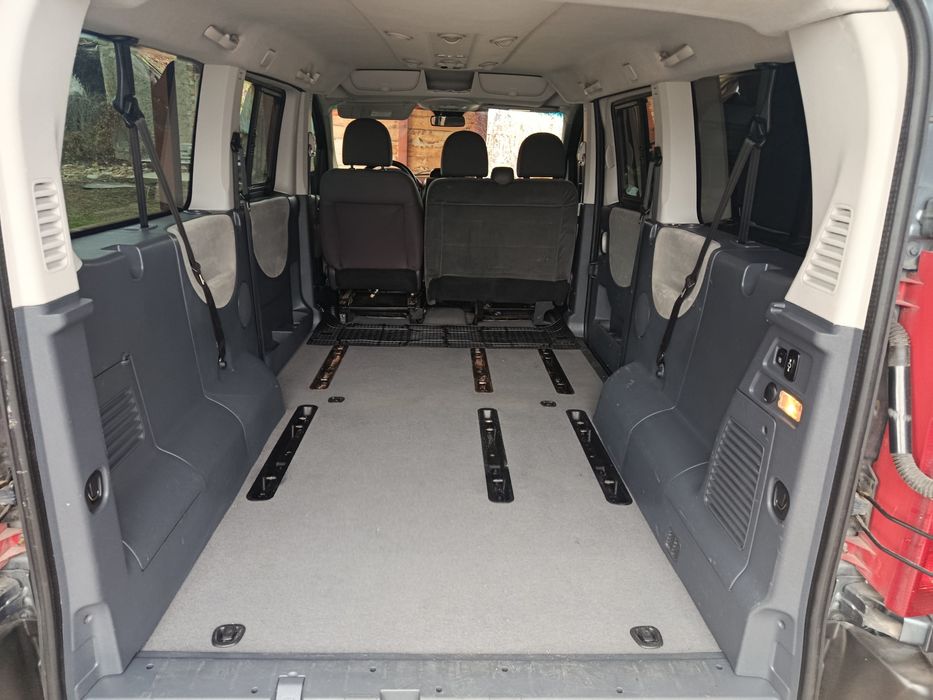 Пасажирські та вантажні перевезення