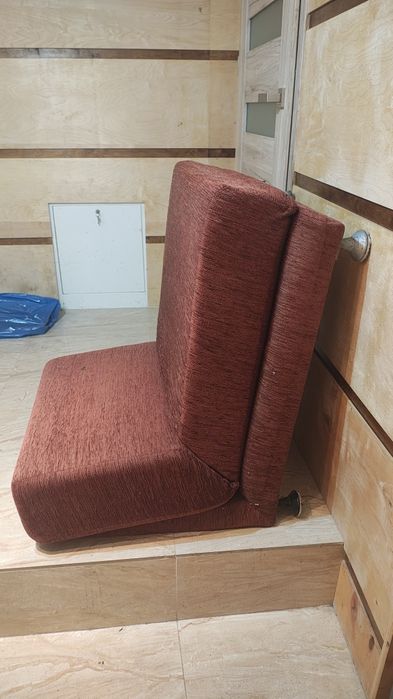 Pojedyncza sofa brązowa