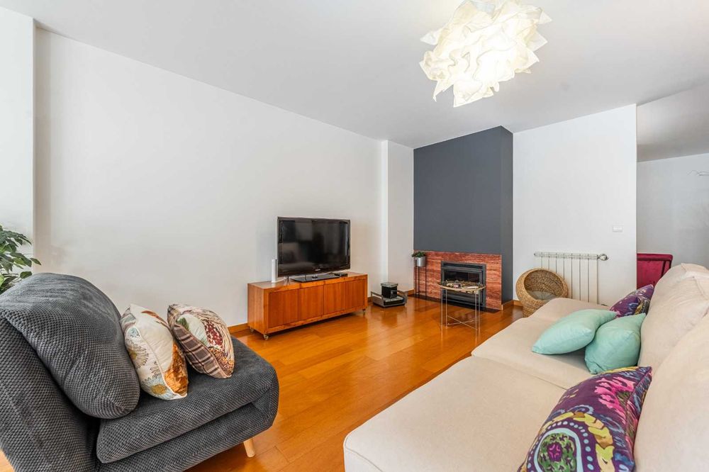 Apartamento  T4 com areas de moradia