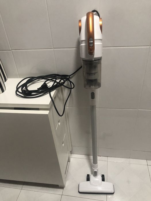 Aspirador vertical com fio