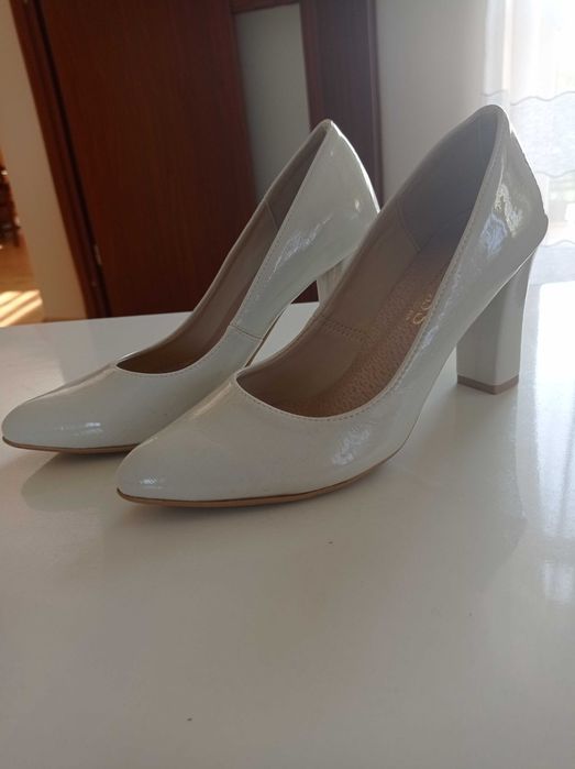 Buty na obcasie perłowe