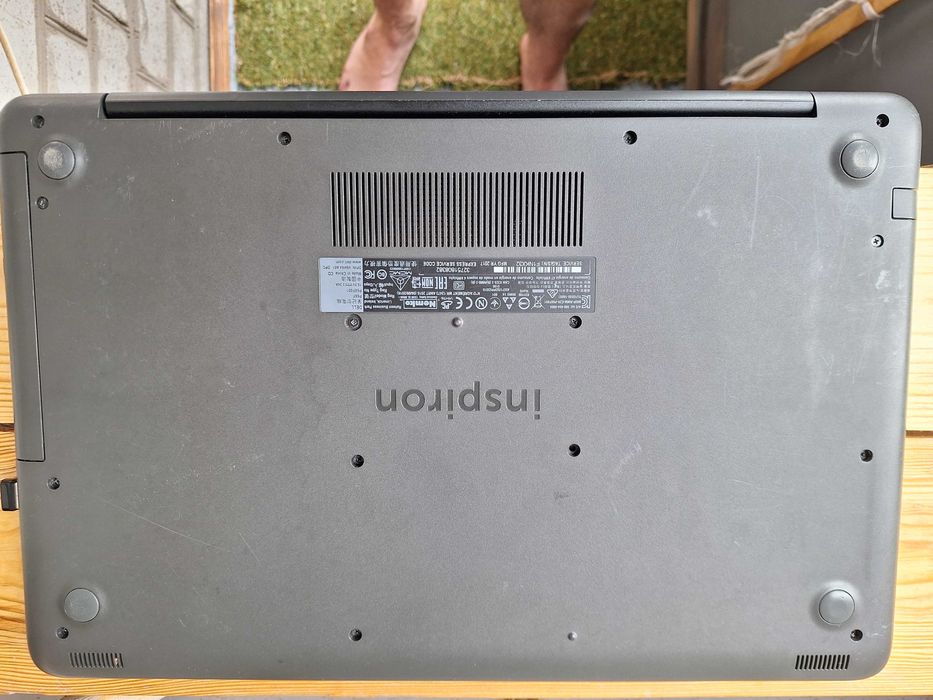 Ноутбук DELL Inspiron 5567. Екран 15,6'. Intel Core i3. Відеокарта AMD