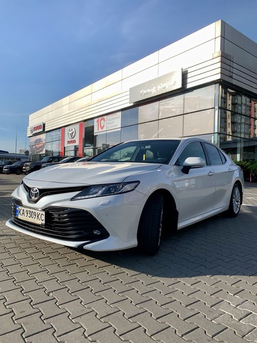 Toyota Camry Official  комплектація Elegant
