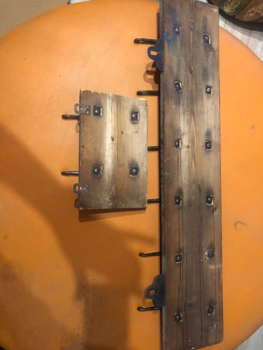 Zestaw drewniany wieszak (lite drzewo, haczyki z kutego żelaza)