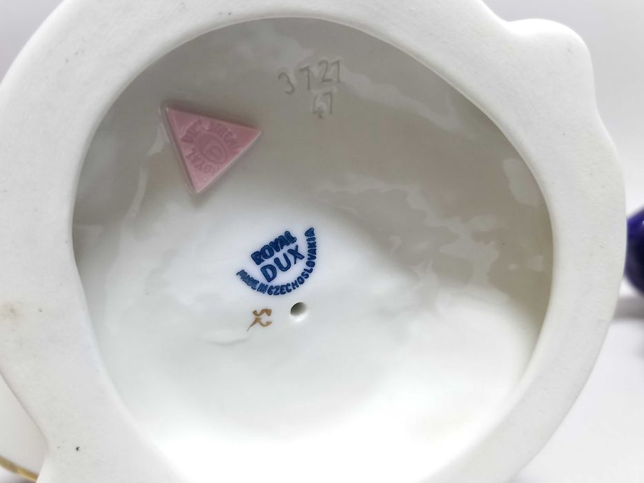 Dworska para, kobaltowe figurki Royal Dux, poł XX w.