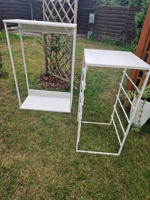 Biały regał metalowy Ikea