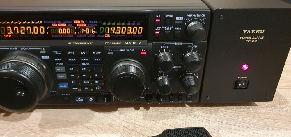 Transceiver/ Radio  Yaesu Ft 1000mp mark V 200W   11m/ CB radio