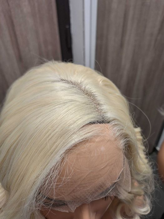 Krótka kręcona peruka blond z koronkową siateczką Lace Front Wig