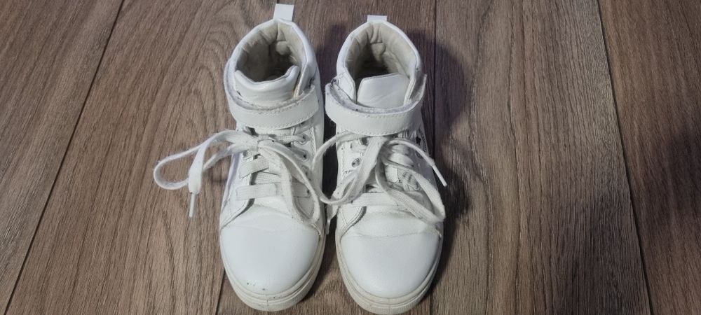 Białe wysokie sportowe buty r. 31