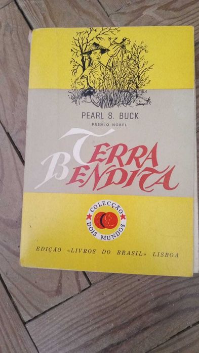 Livros  de Richard Bach, Pearl Buck e Carl Sagan a 5 euros cada um.