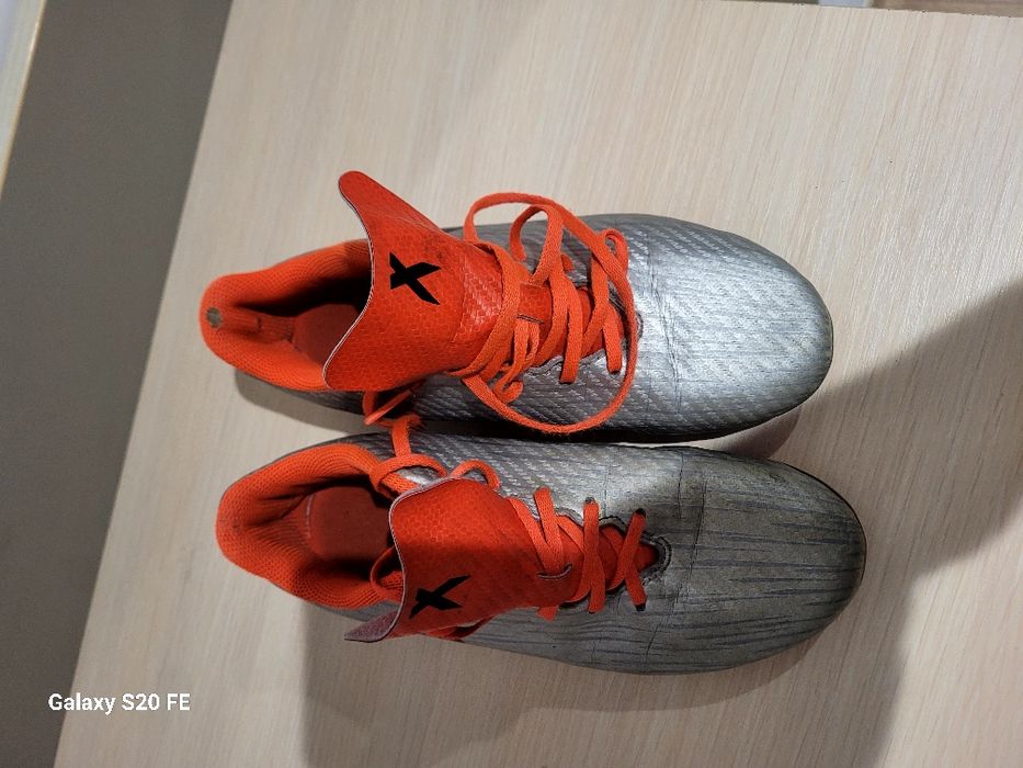 Buty do piłki korki