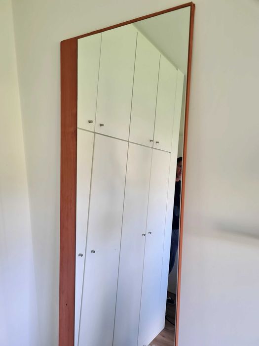 Espelho 195x40. Pertencia a um guarda fatos mas em perfeito estado.