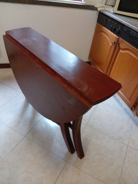 Vendo Mesa e 4 Cadeiras