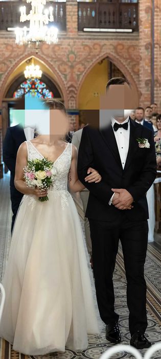 Suknia ślubna z długim welonem